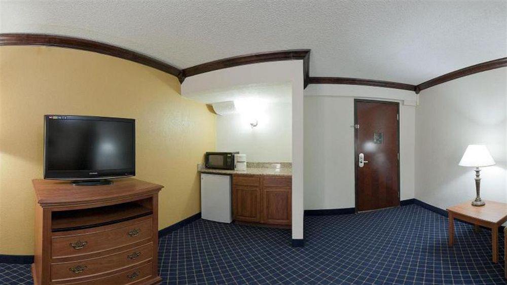 Holiday Inn Express & Suites Nashville-I-40 & I-24 Екстер'єр фото