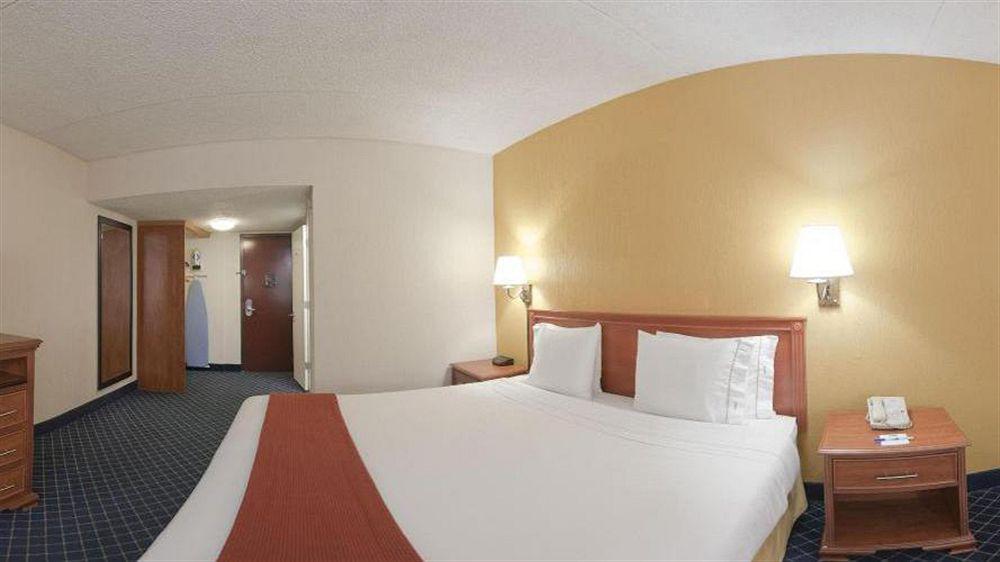 Holiday Inn Express & Suites Nashville-I-40 & I-24 Екстер'єр фото