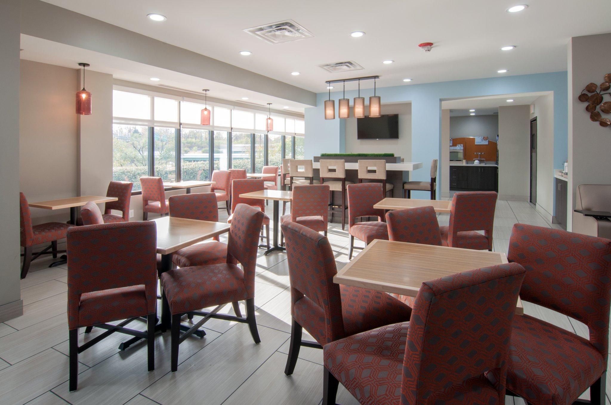 Holiday Inn Express & Suites Nashville-I-40 & I-24 Екстер'єр фото