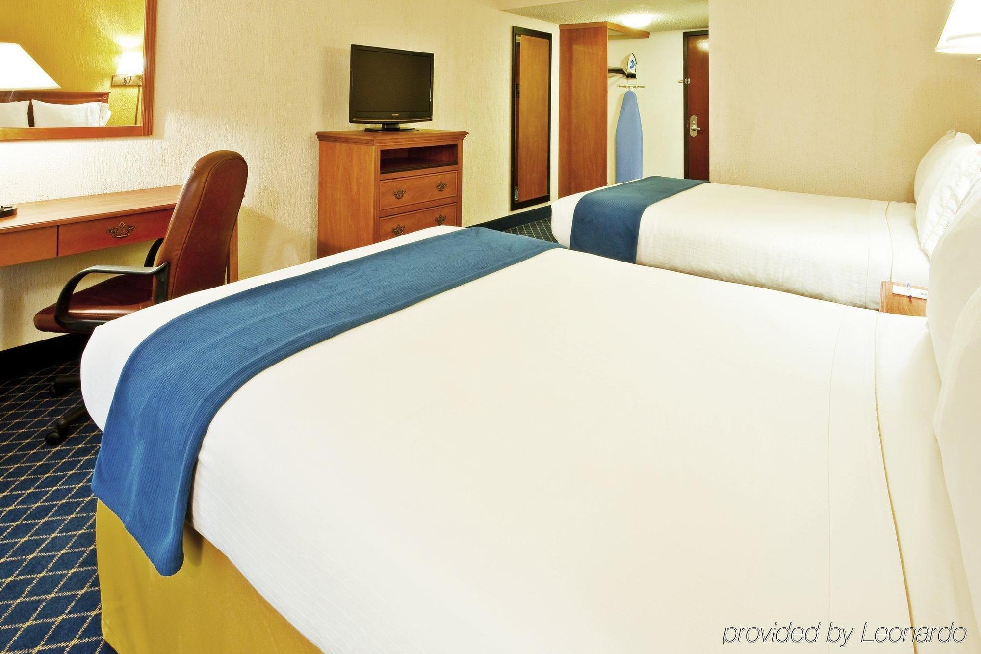 Holiday Inn Express & Suites Nashville-I-40 & I-24 Екстер'єр фото