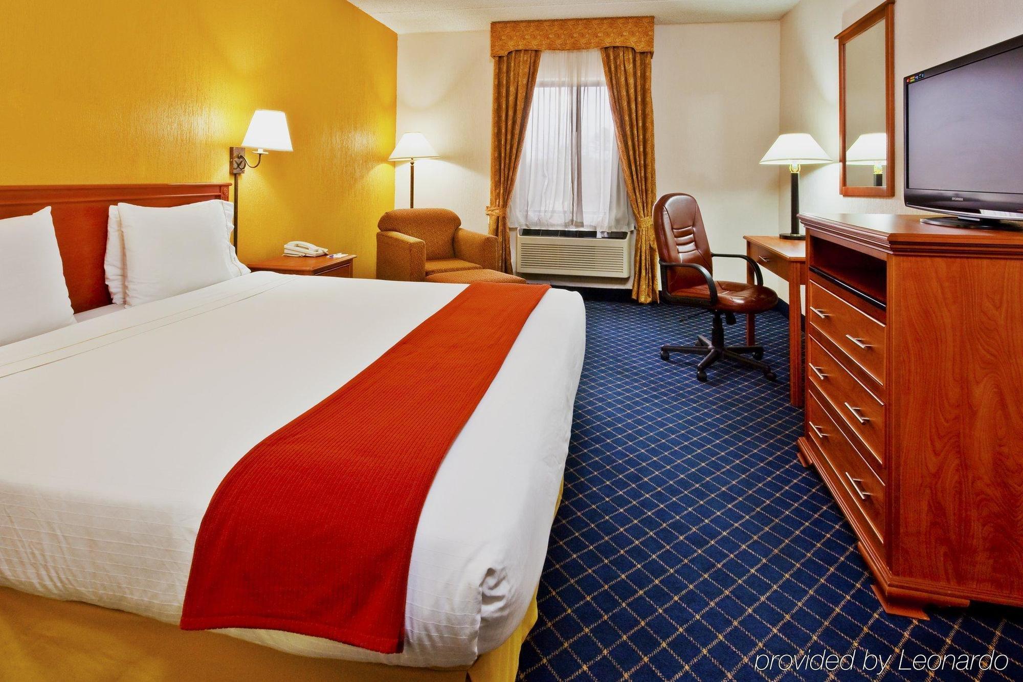 Holiday Inn Express & Suites Nashville-I-40 & I-24 Екстер'єр фото